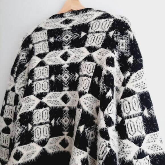 BESCA Wool Blend Fuzzy Open Front Cardigan Sweater B&W Tribal Geo Pattern Sz L - Picture 10 of 16